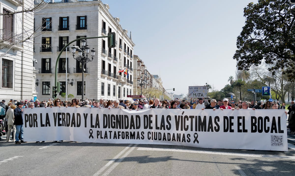Una marcha en silencio reclama en Santander responsabilidades por las seis muertes en la pasarela de El Bocal