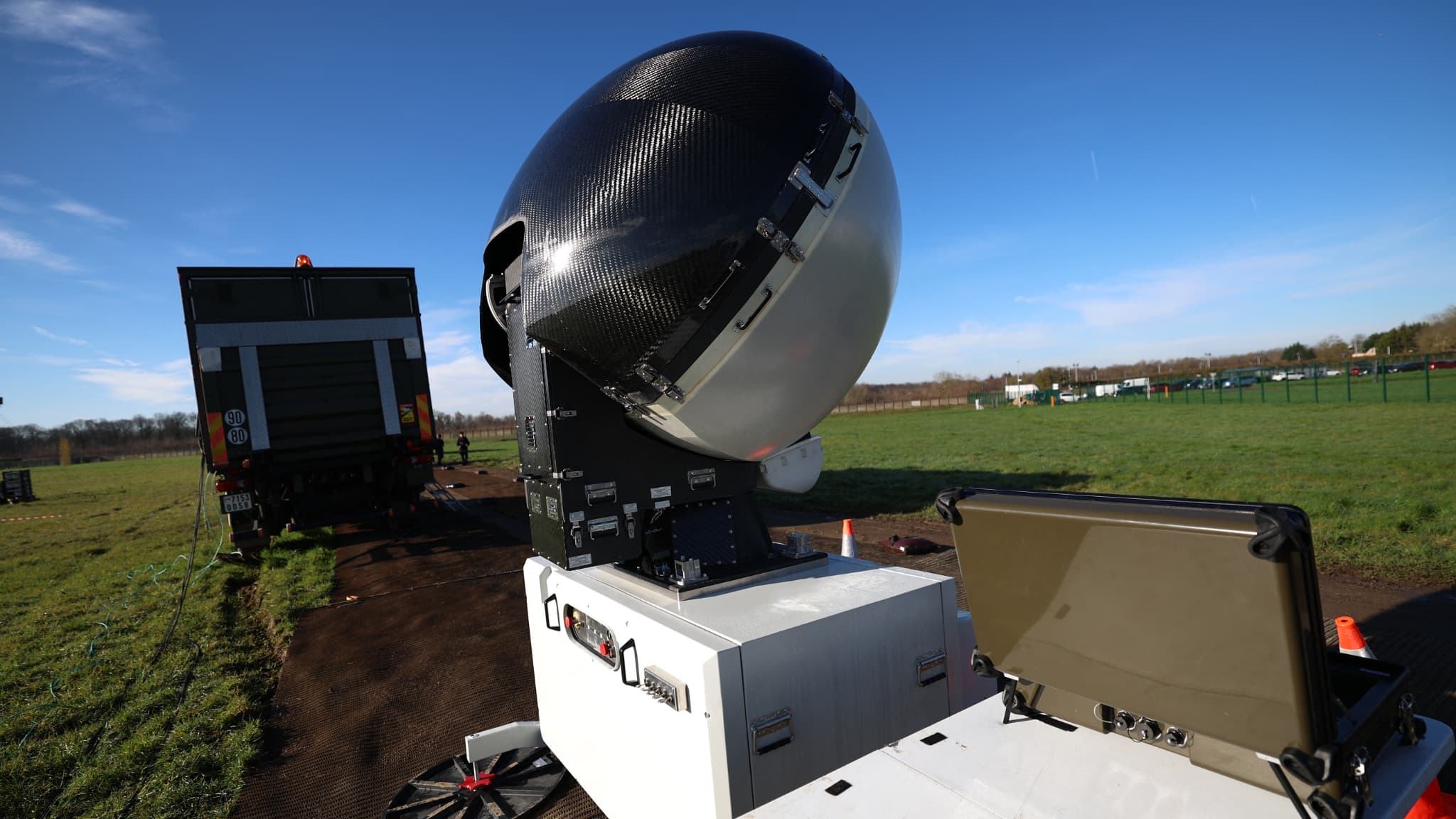 Les éoliennes perturbent les radars militaires qui peuvent ne plus détecter les menaces: le Royaume-Uni investit 110 millions d'euros pour changer ses radars (la France a une solution plus radicale)