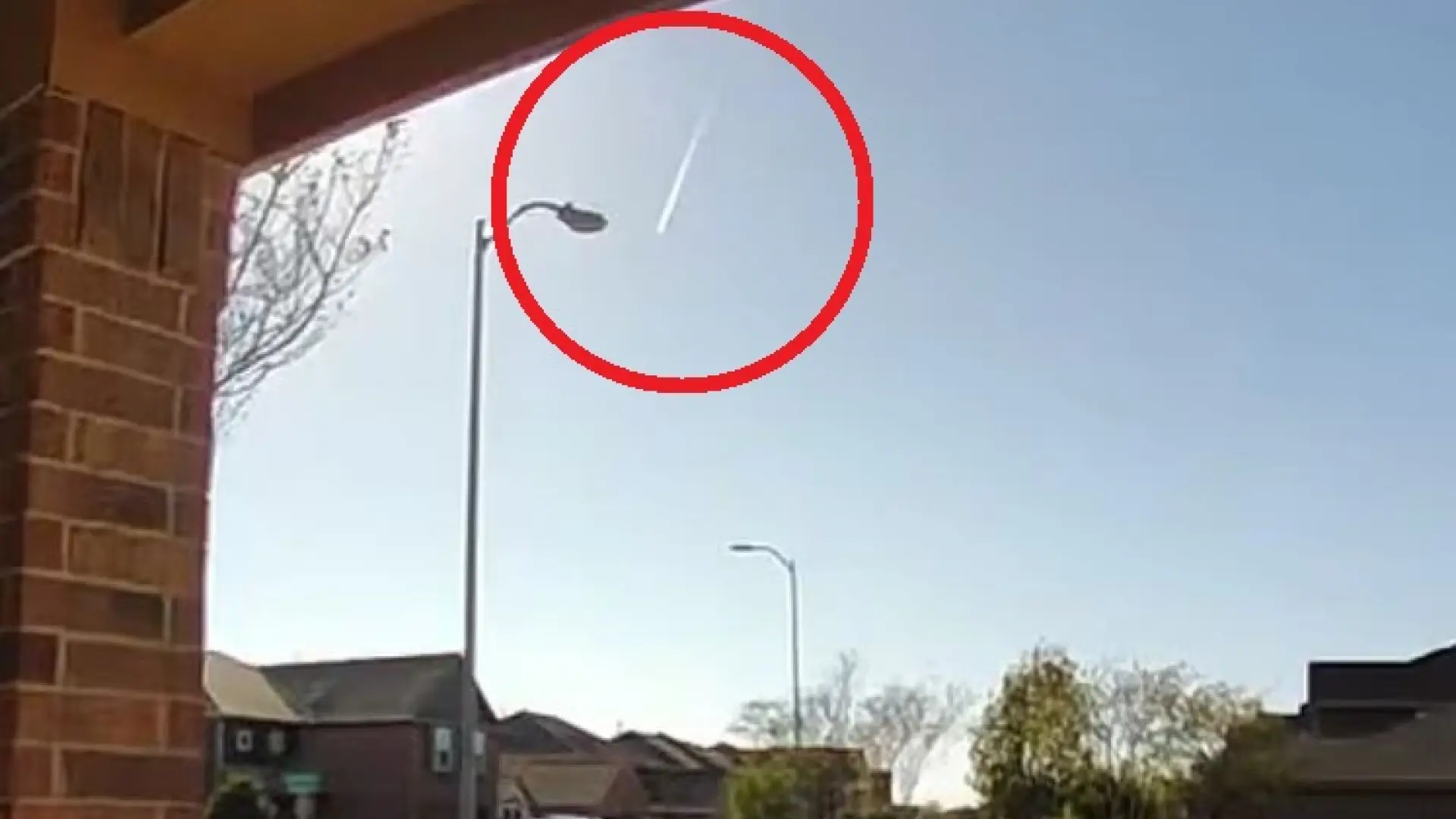 El momento en el que un meteorito cae sobre una zona habitada en Texas: "Pensábamos que era un trueno"