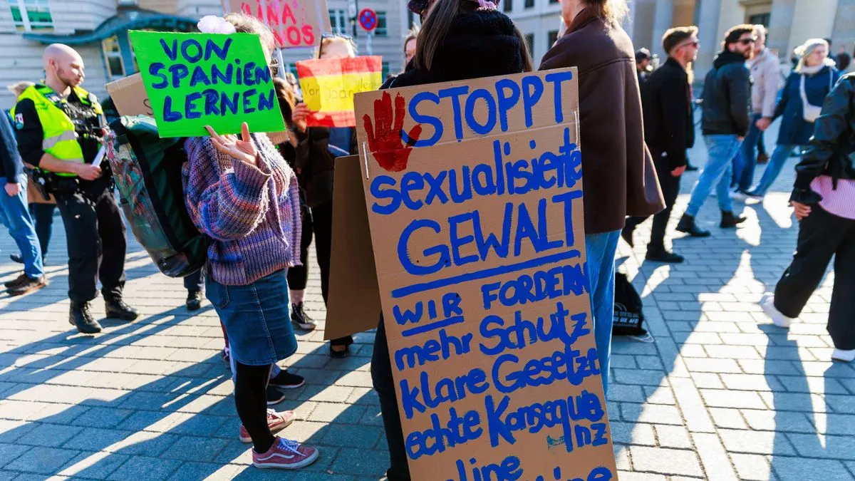 Collien Fernandes: Stefanie Hubig plant Strafen für Deep-Fake-Pornos und Sauna-Spannen