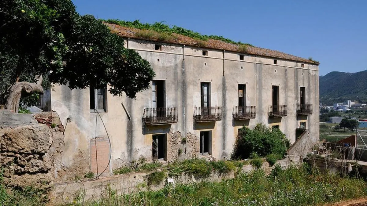 Cuatro jóvenes quedan atrapados en el antiguo hospital de Esparreguera tras colapsar la estructura