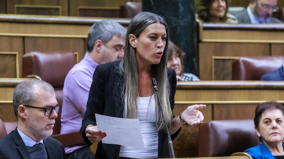 
                   Junts avalará endurecer la regularización masiva de migrantes del Gobierno
               