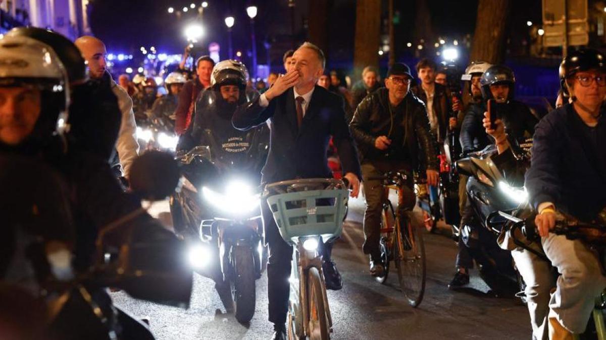 
                    Los socialistas retienen la alcaldía de París con un triunfo holgado
                