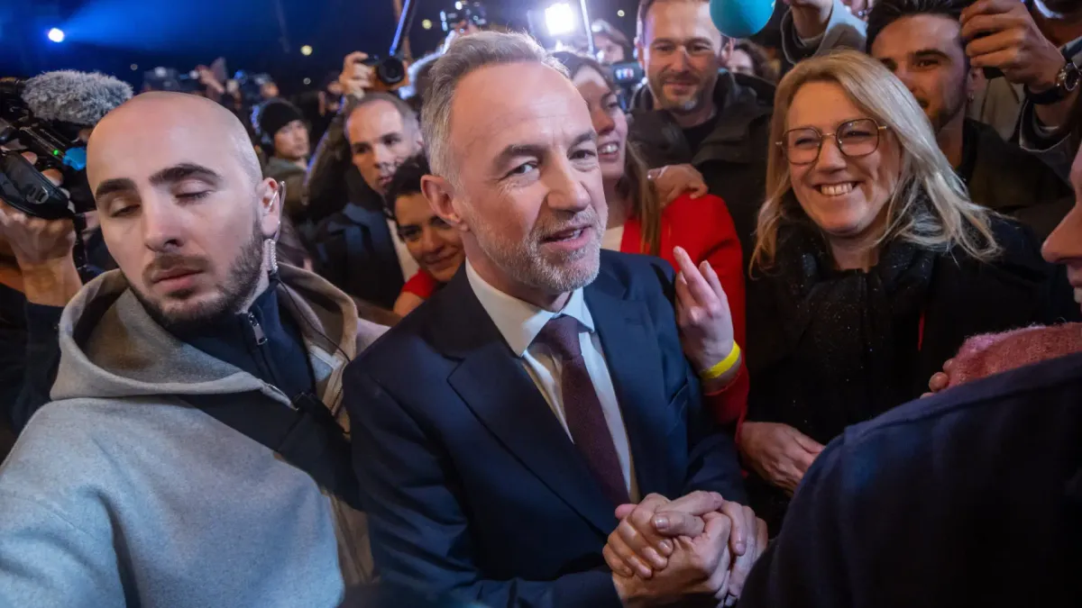 
         Elecciones en Francia: el socialismo retiene París y Marsella mientras la extrema derecha conquista Niza 
    