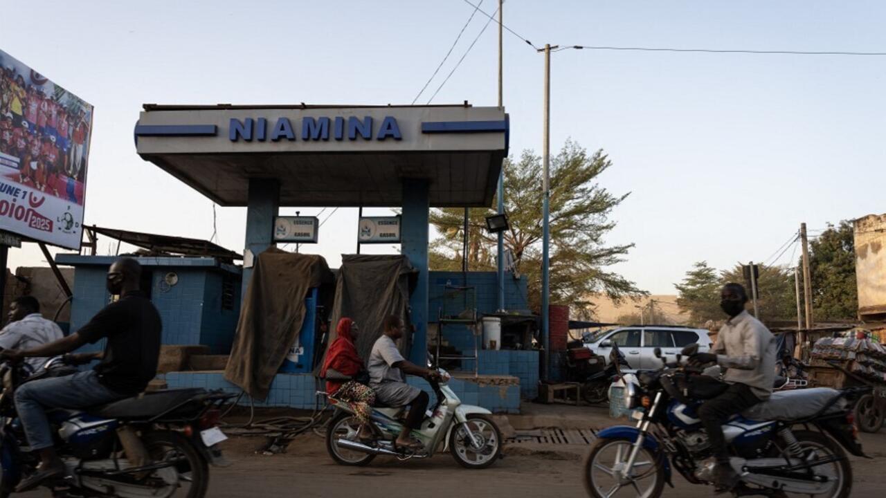 Mali: plus d'une centaine de présumés jihadistes libérés contre une trêve de l'embargo sur le carburant