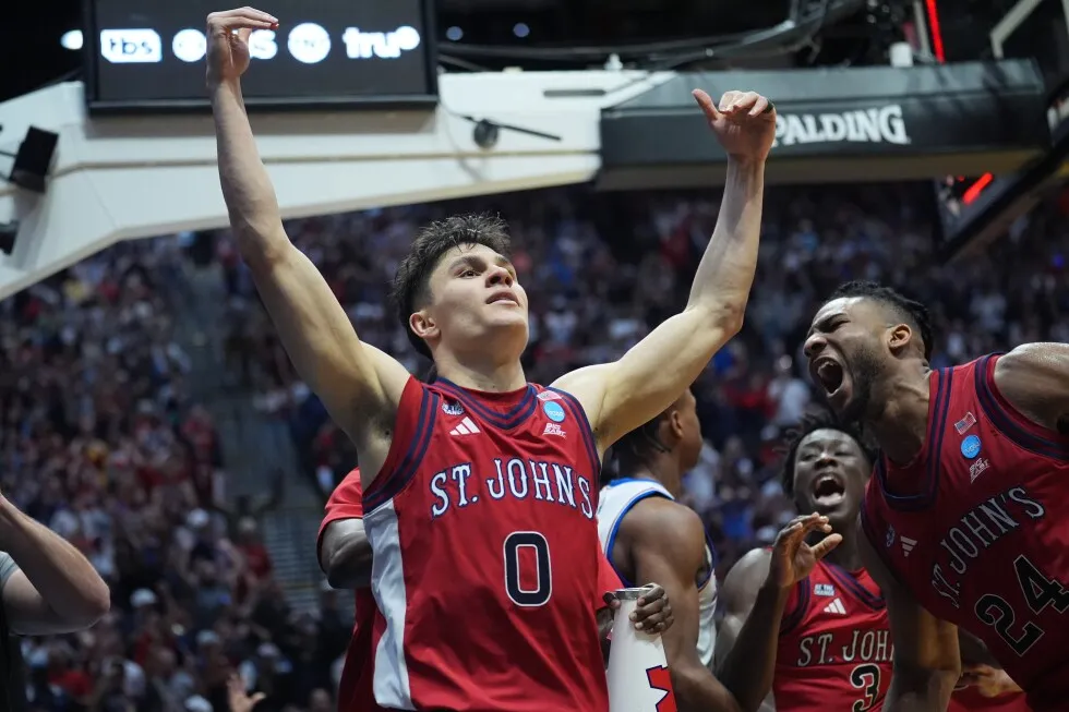Dylan Darling hits driving layup at buzzer, St. John’s beats Kansas 67-65 in March Madness thriller