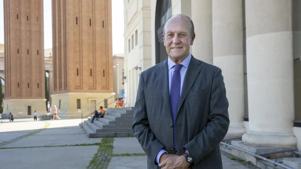 
                      Lacalle deja la presidencia del Automobile // Aluvión de críticas a De la Rocha a cuenta de Indra
                  