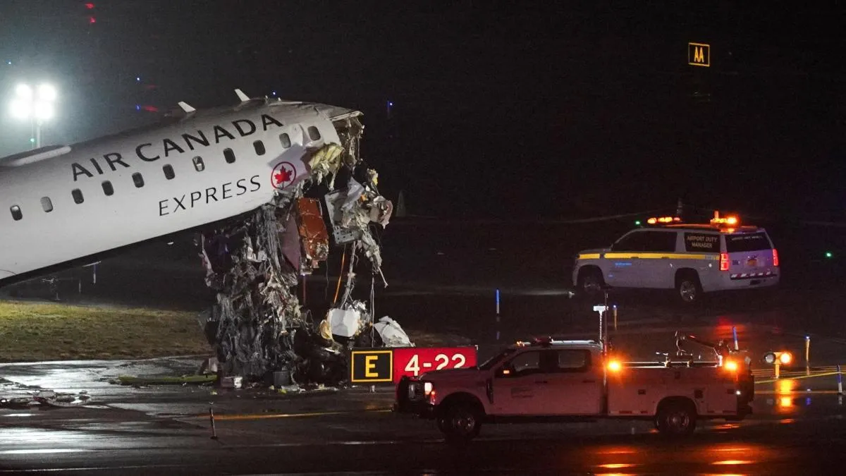 
                                 Varios heridos al chocar un avión de Air Canada contra un vehículo en el aeropuerto LaGuardia
                             