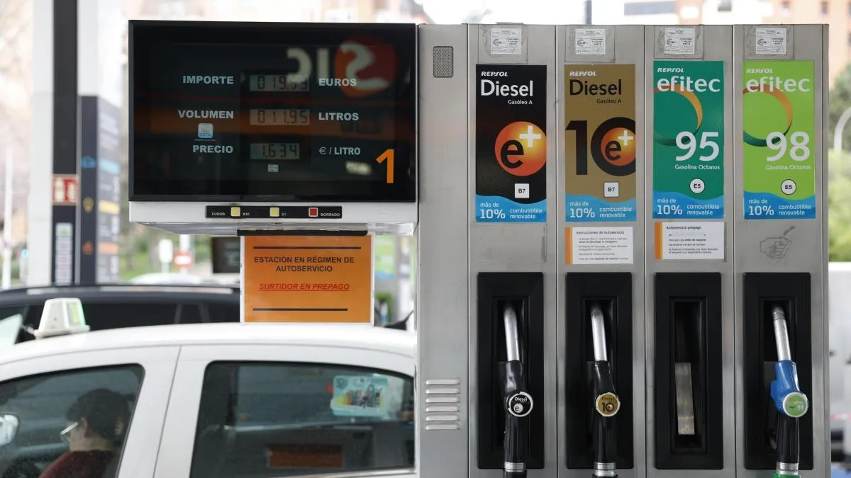 
                                                                              El IVA de los carburantes, la electricidad y el gas baja del 21% al 10%
                                                                          
