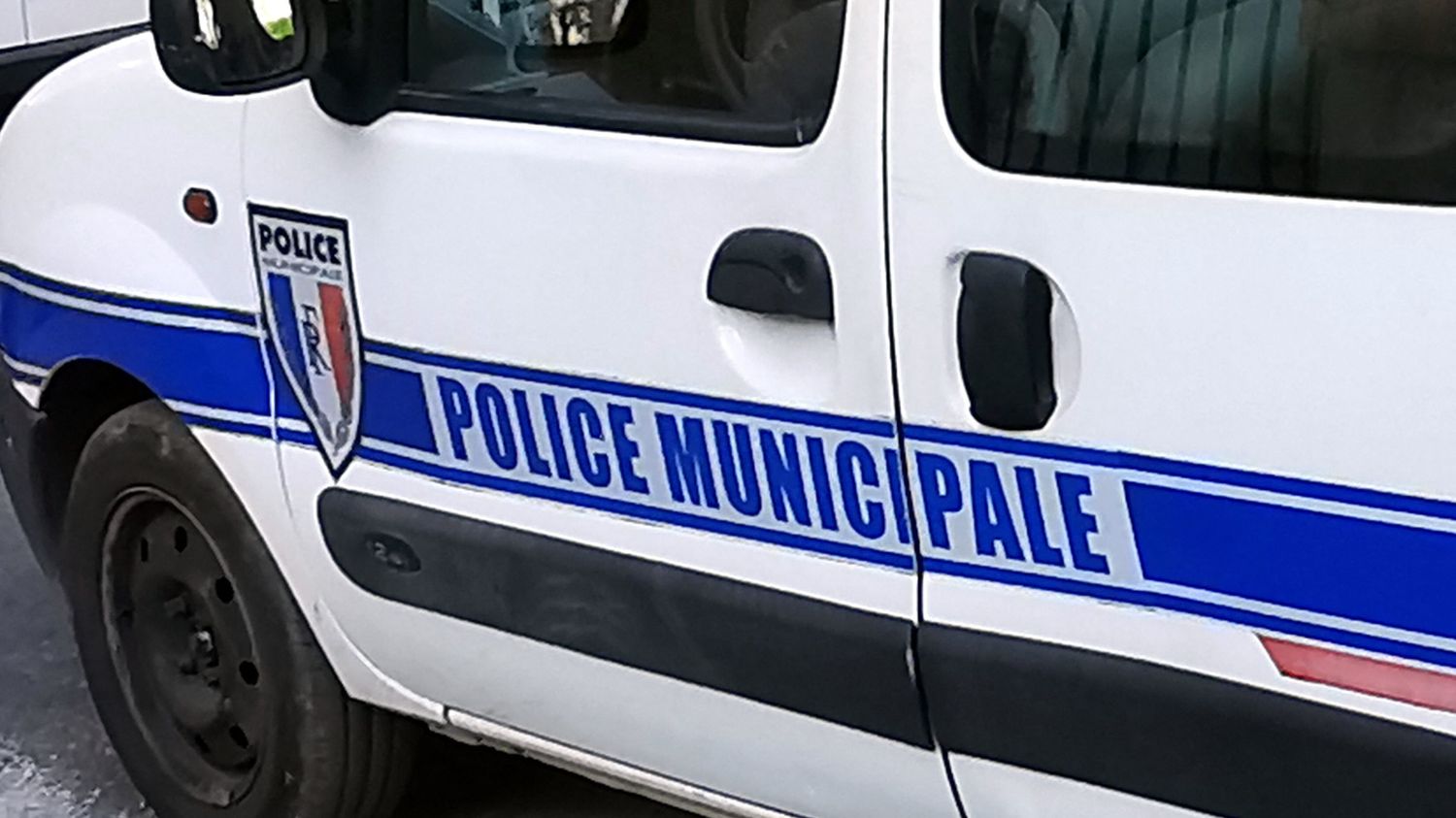 "Je n'arrivais plus à respirer" : l'homme violemment interpellé par la police à Noisiel a porté plainte auprès de l'IGPN