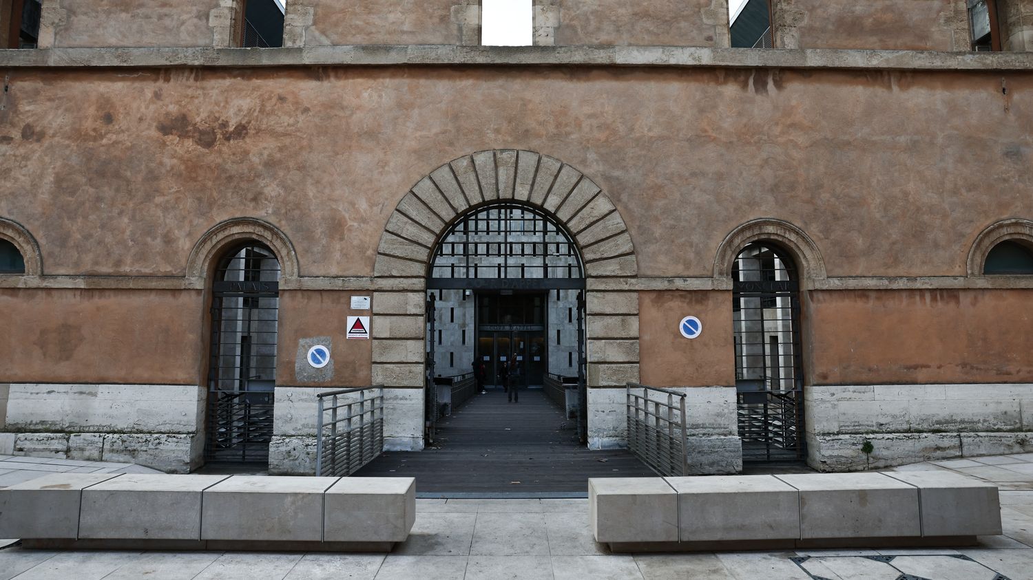 Transferts des accusés, scanner à l'entrée, salle de crise... À Aix-en-Provence, un dispositif de sécurité inédit pour le procès de membres de la DZ Mafia
