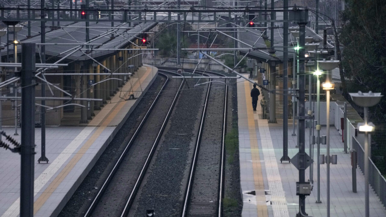 Grèce: le traumatisme persiste alors que s'ouvre le procès de la pire catastrophe ferrociaire du pays