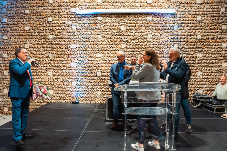 "On voulait que les enfants s’en souviennent" : élu dimanche, le nouveau maire d'une commune des Bouches-du-Rhône demande sa compagne en mariage