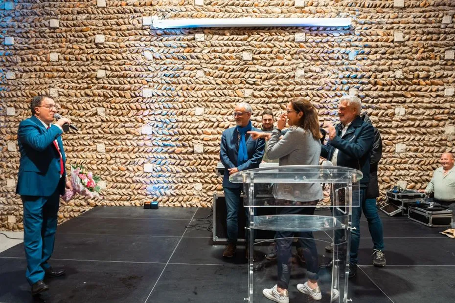 "On voulait que les enfants s’en souviennent" : élu dimanche, le nouveau maire d'une commune des Bouches-du-Rhône demande sa compagne en mariage