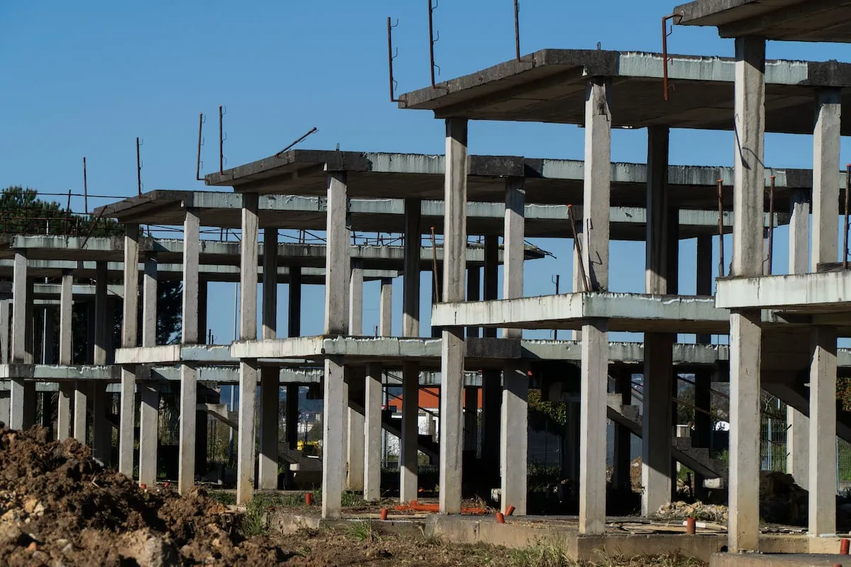 BBVA advierte que la guerra complicará aún más la construcción de vivienda 