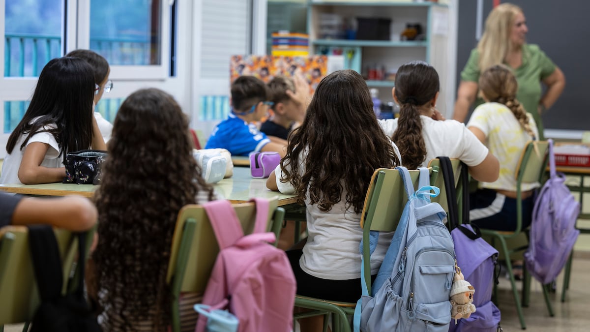 Aragón volverá al papel tras limitar su Gobierno el uso digital en el aula