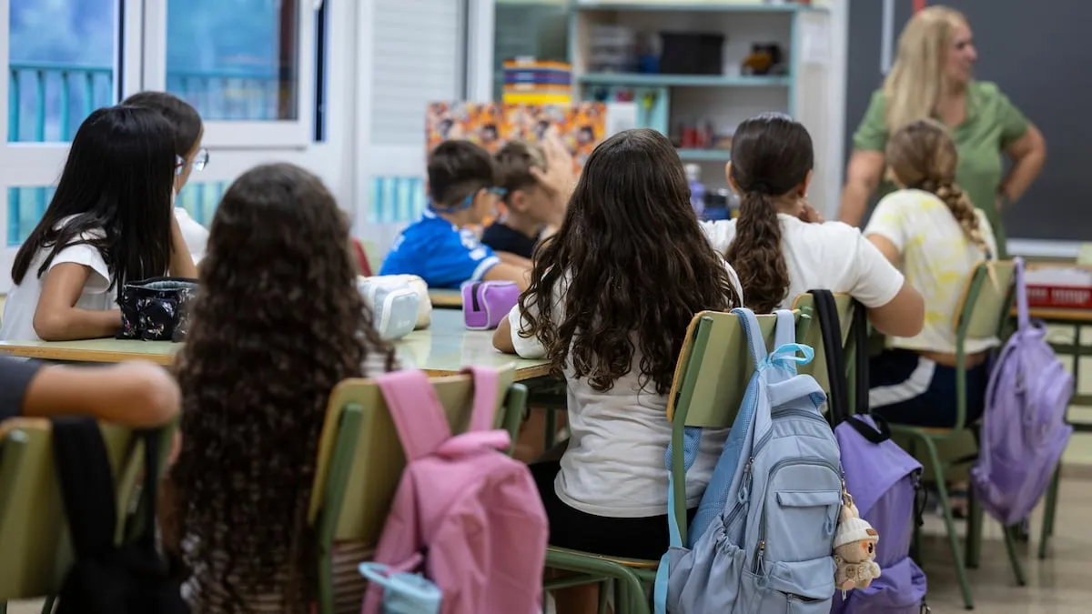 Aragón volverá al papel tras limitar su Gobierno el uso digital en el aula