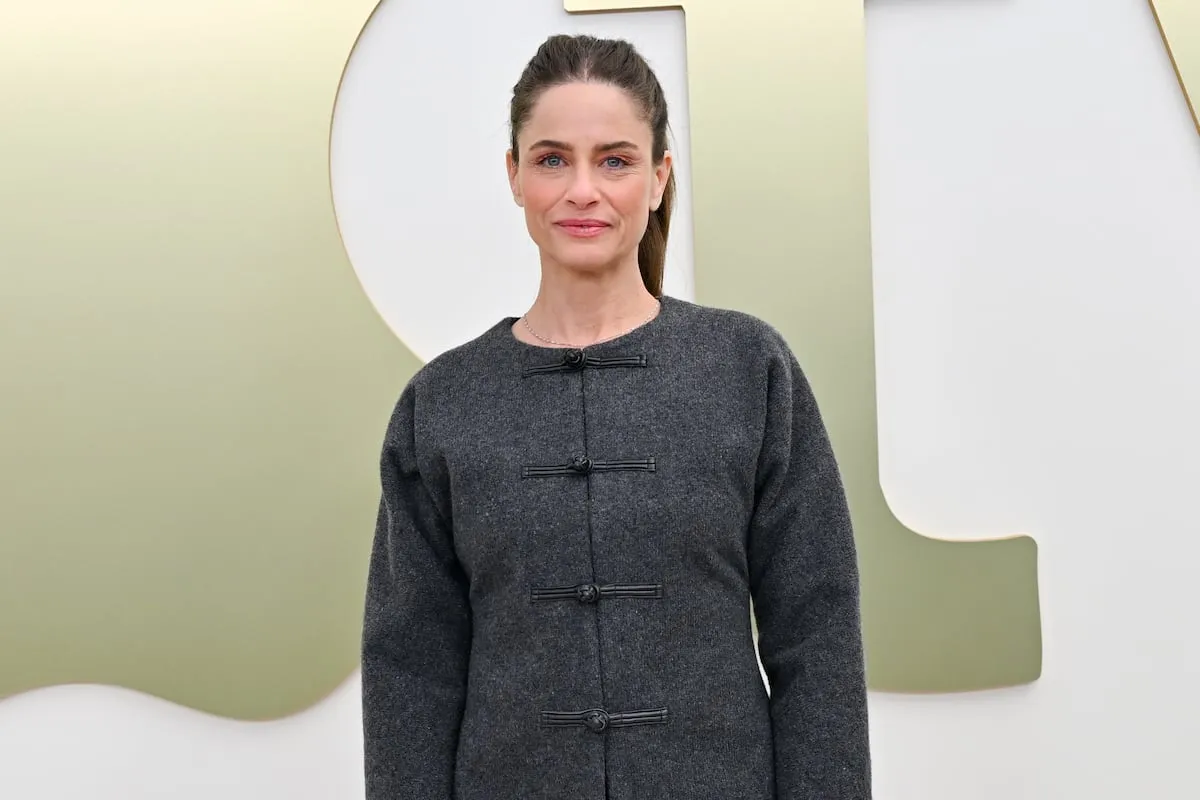 La actriz Amanda Peet revela su diagnóstico de cáncer de mama: “Mis padres estaban en cuidados paliativos cuando me detectaron la enfermedad”