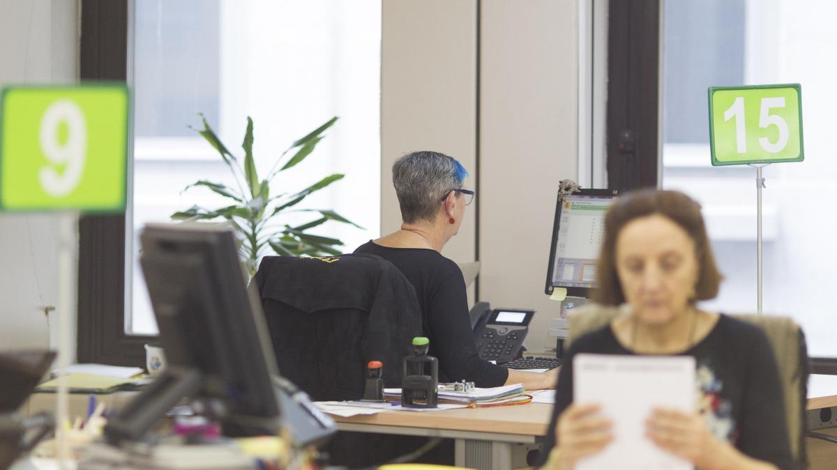 
                                           La jornada de 35 horas para los funcionarios entrará en vigor el próximo viernes
                                       