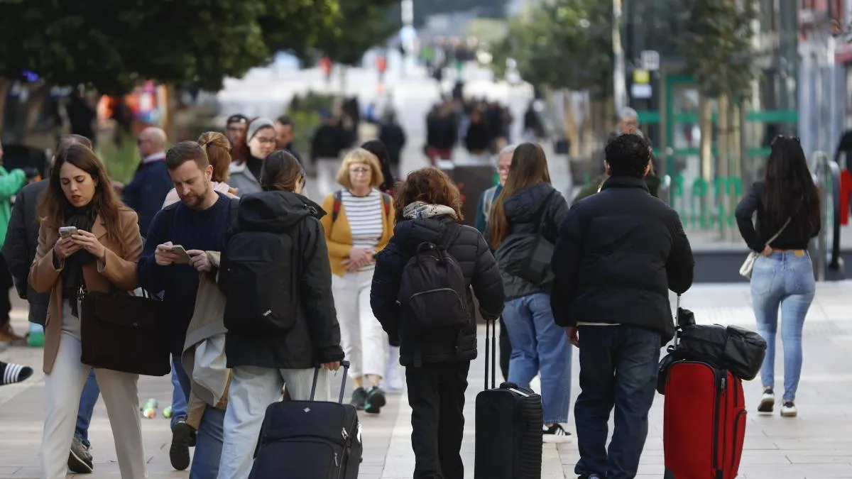 Andalucía afronta la Semana Santa con el AVE a Málaga cortado y paros en el aeropuerto