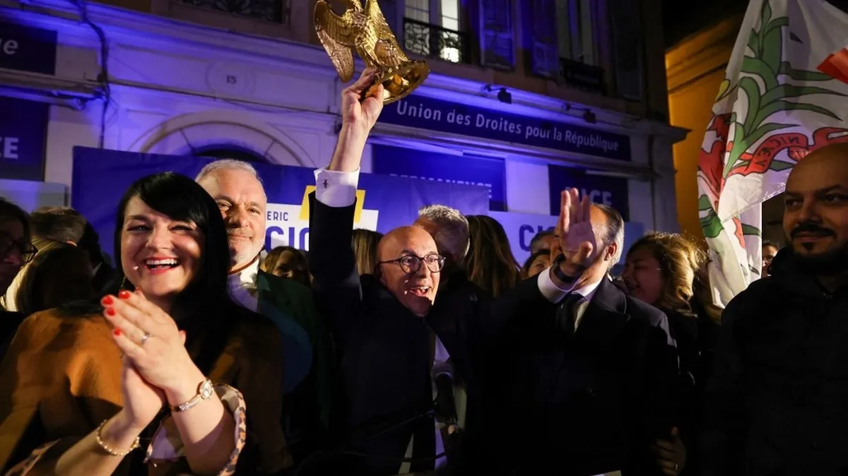 La tournée en Vélib' d'Emmanuel Grégoire, l'aigle brandi par Eric Ciotti... Quinze images à retenir du 2d tour des municipales 2026