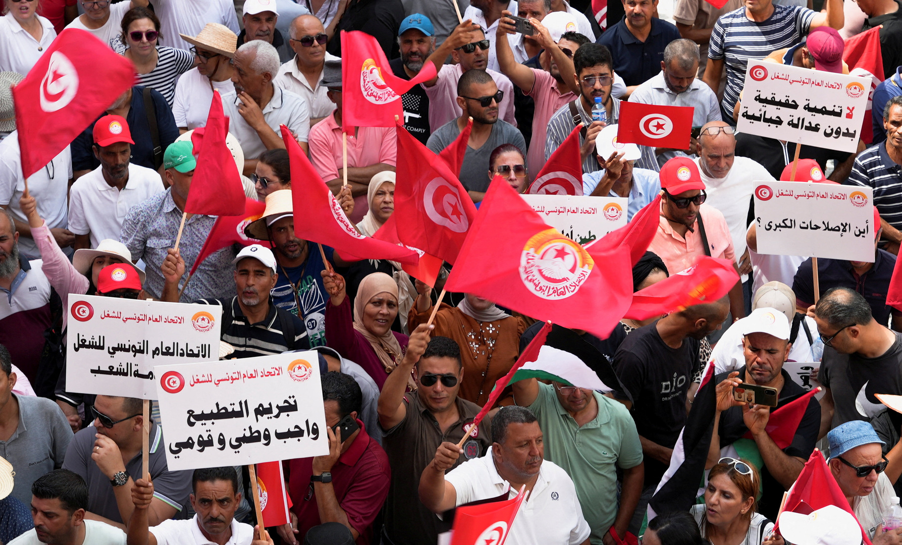 Activists decry state of Tunisia’s democracy, 15 years after Arab Spring