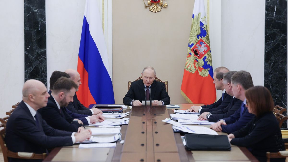 Russlands Wirtschaft rutscht ins Minus, das sieht jetzt sogar Wladimir Putin