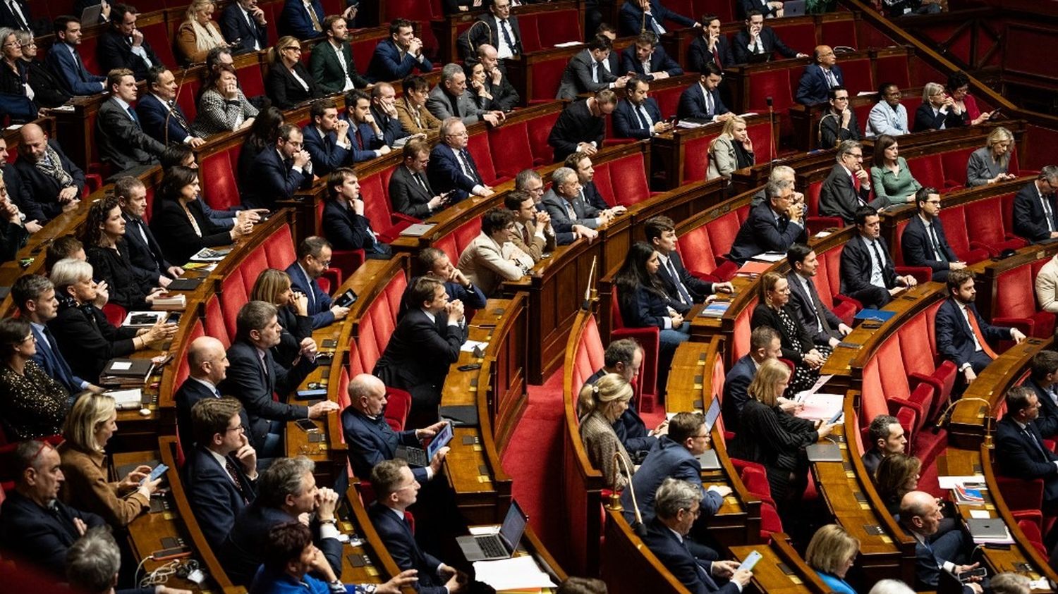 Carton plein pour LR, zéro pointé pour Les Ecologistes et le PCF… A l'Assemblée, 39 des 107 députés têtes de liste ont remporté l'élection dans leur commune aux municipales