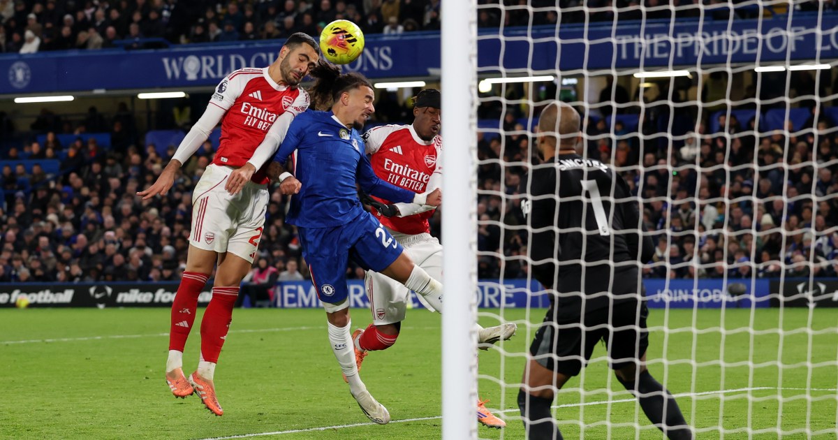 Merino strikes to earn Arsenal bruising 1-1 draw against 10-man Chelsea