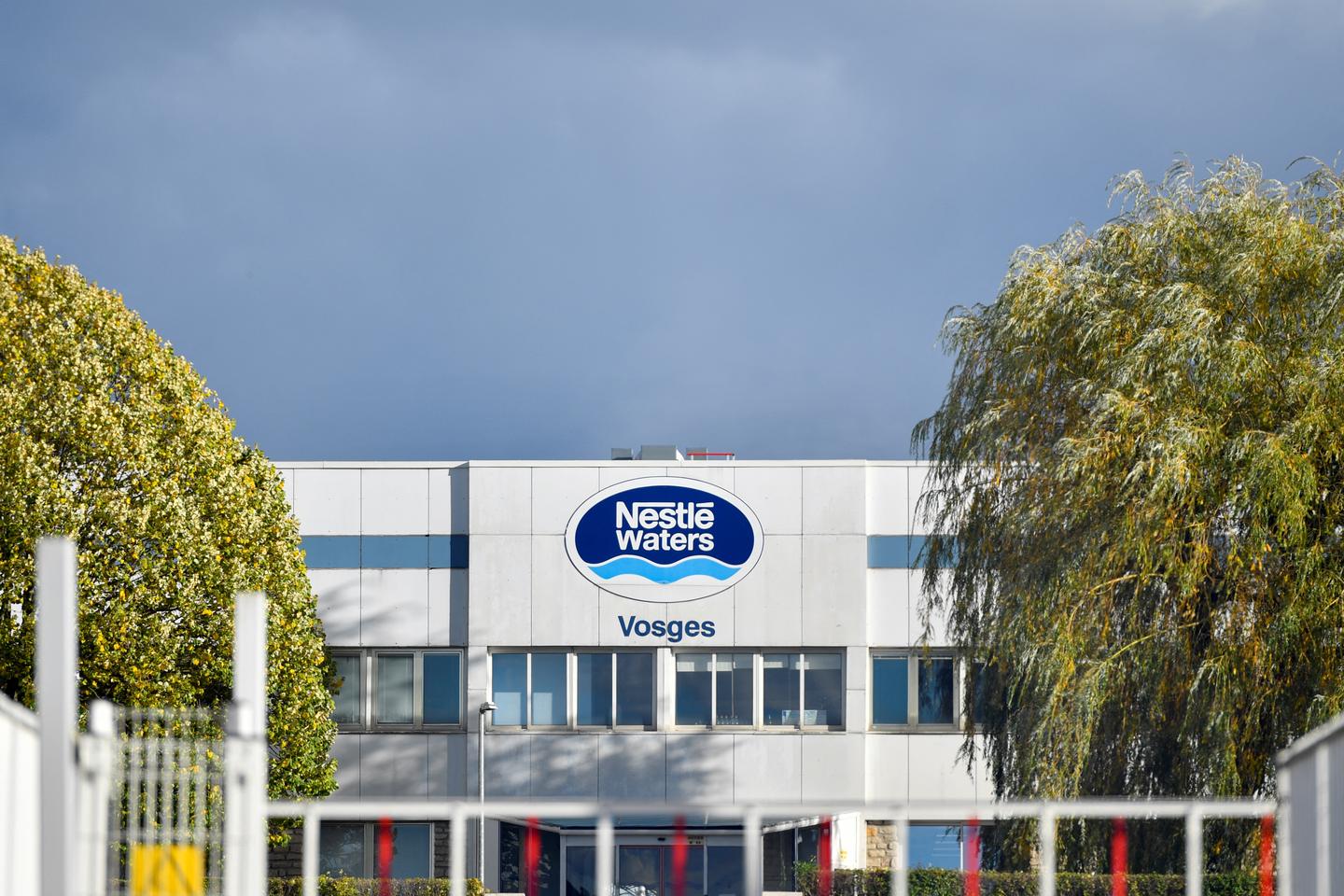 Nestlé devant la justice pour des pollutions microplastiques « incommensurables » des eaux Contrex et Hépar dans les Vosges