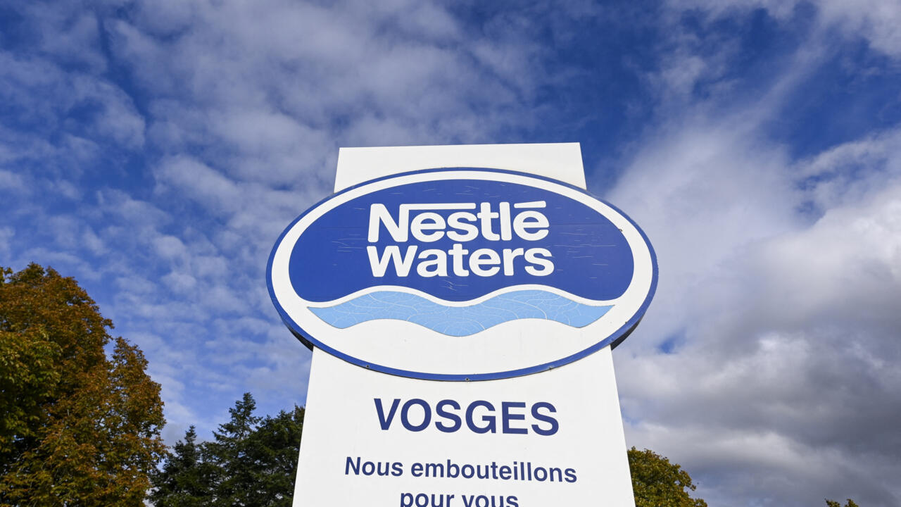 Procès Nestlé Waters: de nombreuses analyses pointant la pollution aux microplastiques annulées