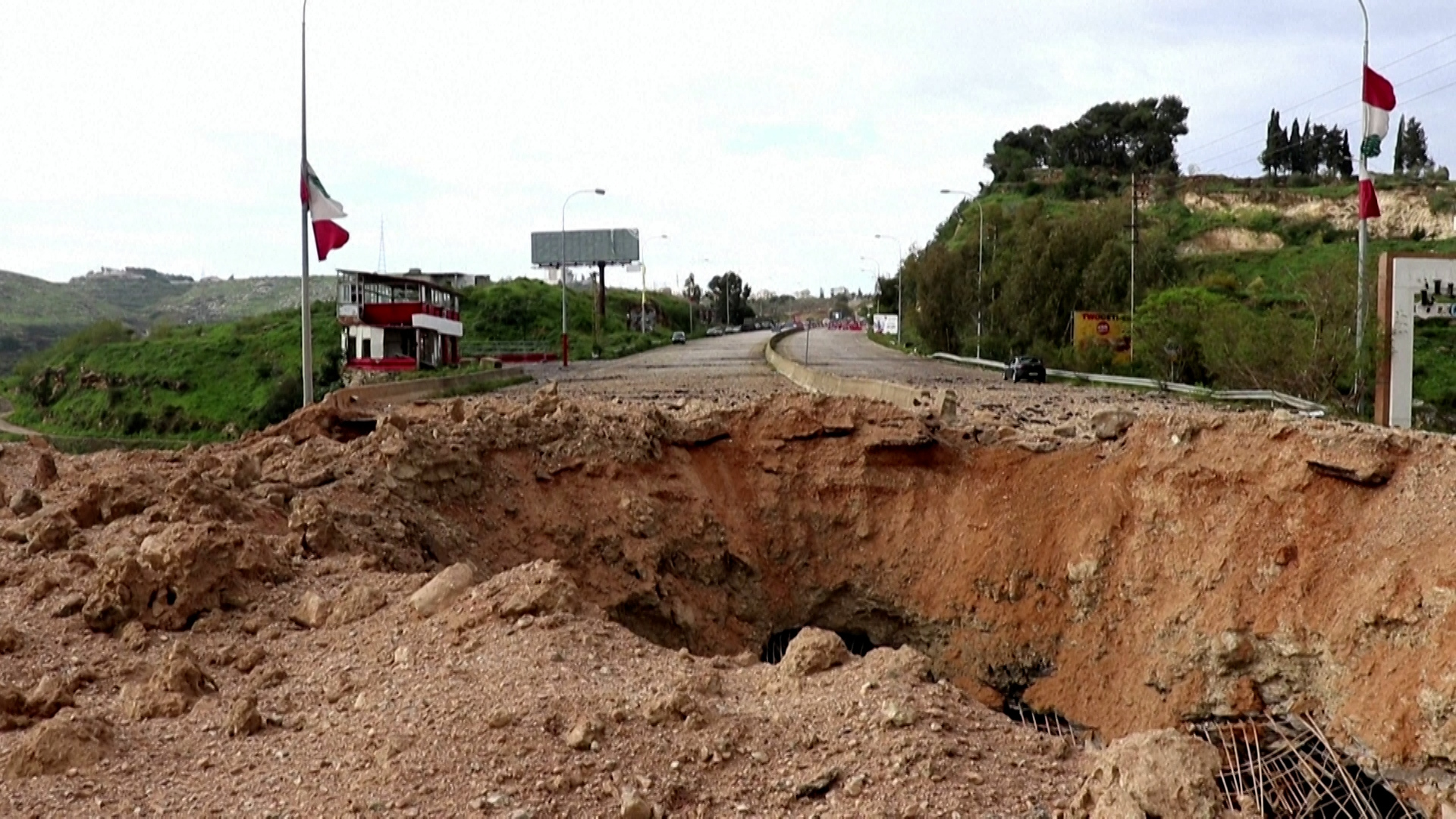 Israeli strike on Lebanon bridge raises fears of ground invasion