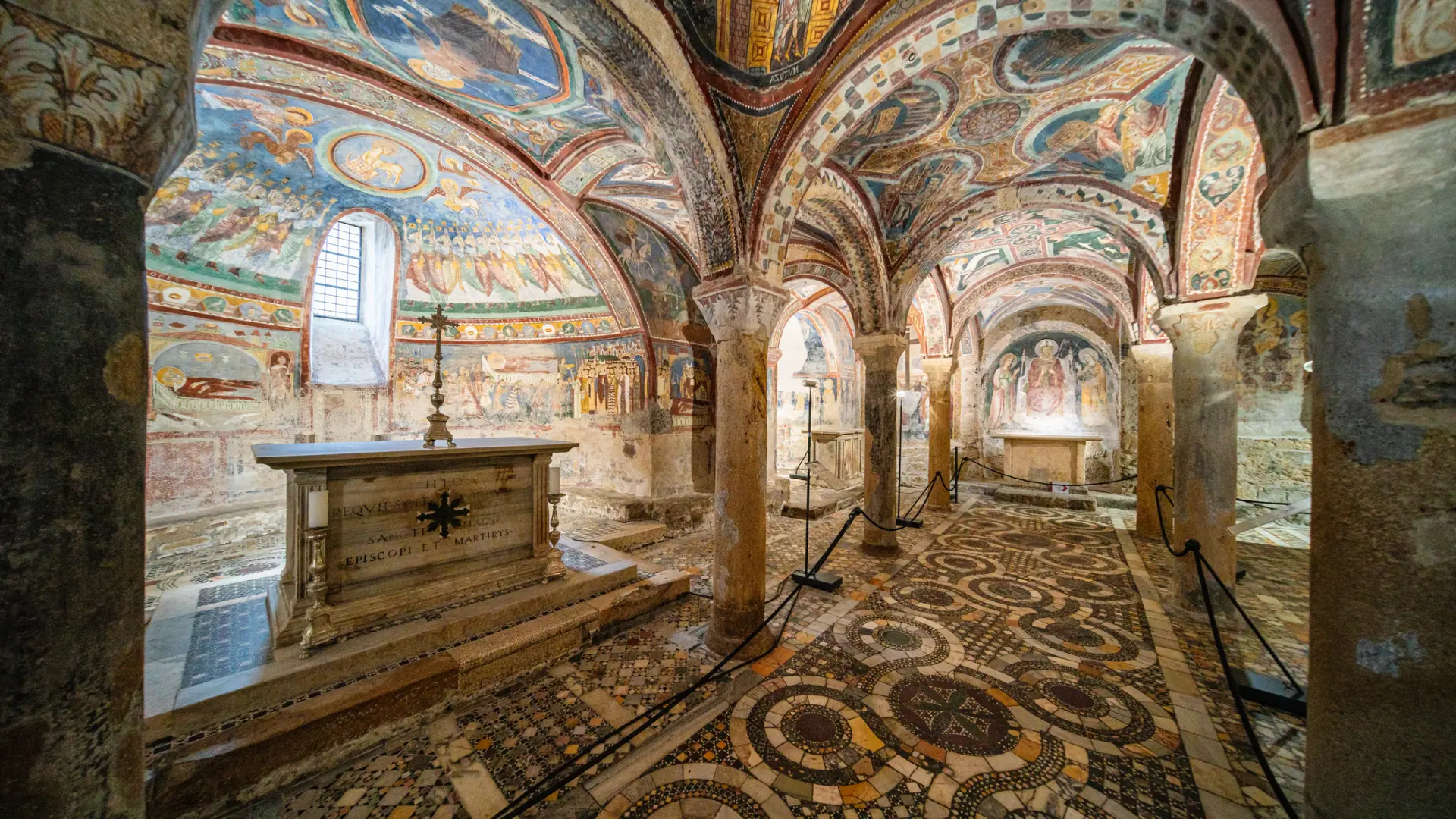 
         Olvídate de Roma: la 'Ciudad de los Papas' con la Capilla Sixtina del Medievo y uno de los murales más fascinantes 
    