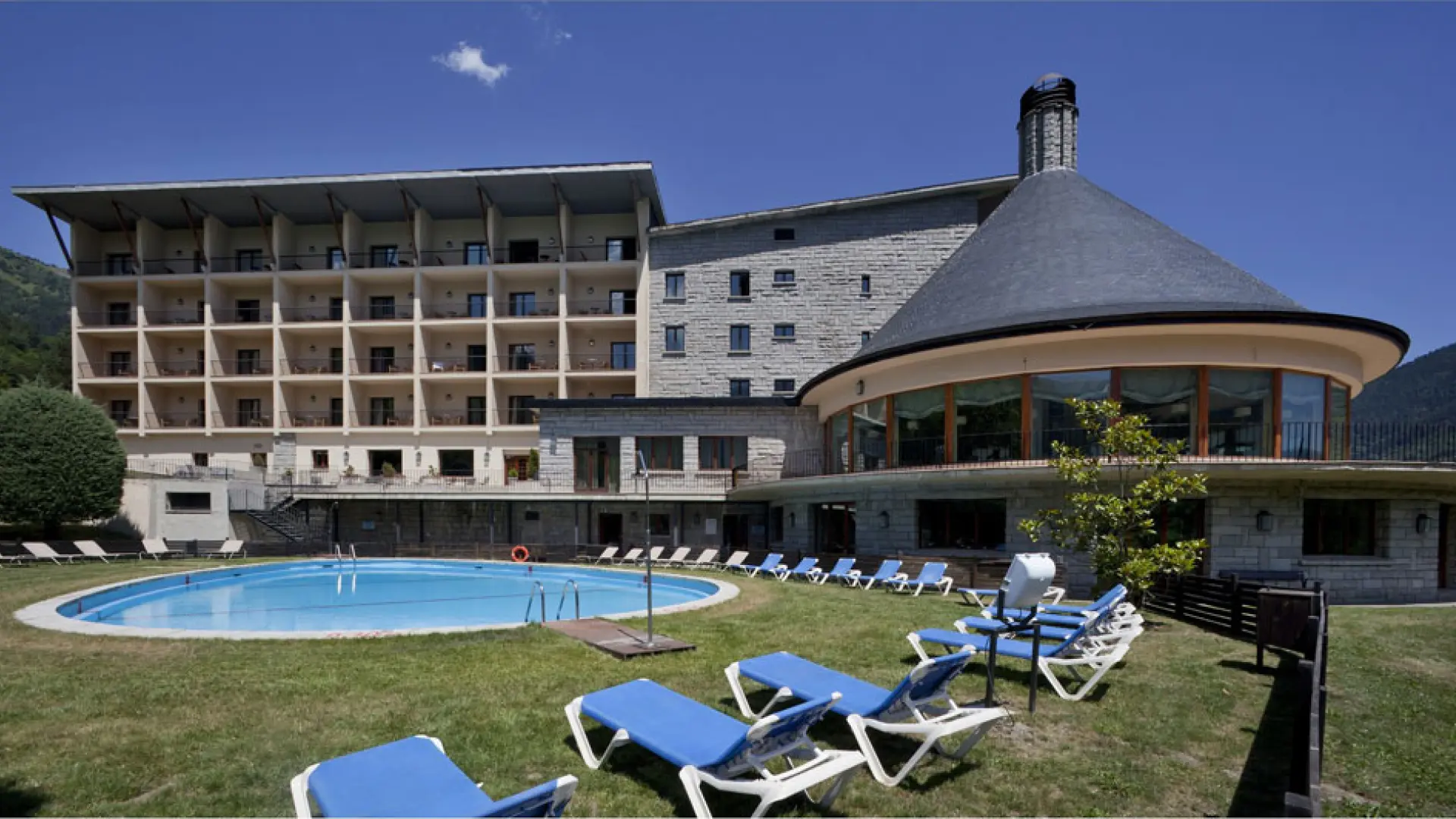 
         El parador de 4 estrellas en el que ha pasado el fin de semana Pedro Sánchez: esto cuesta alojarse en el hotel 
    