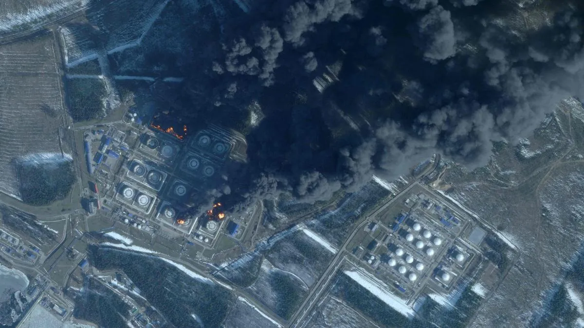 Los drones ucranianos provocan un incendio en un puerto ruso del Báltico