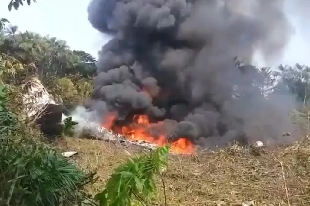 Un Hércules de la Fuerza Aérea colombiana con 125 personas a bordo se estrella en el sur de Colombia