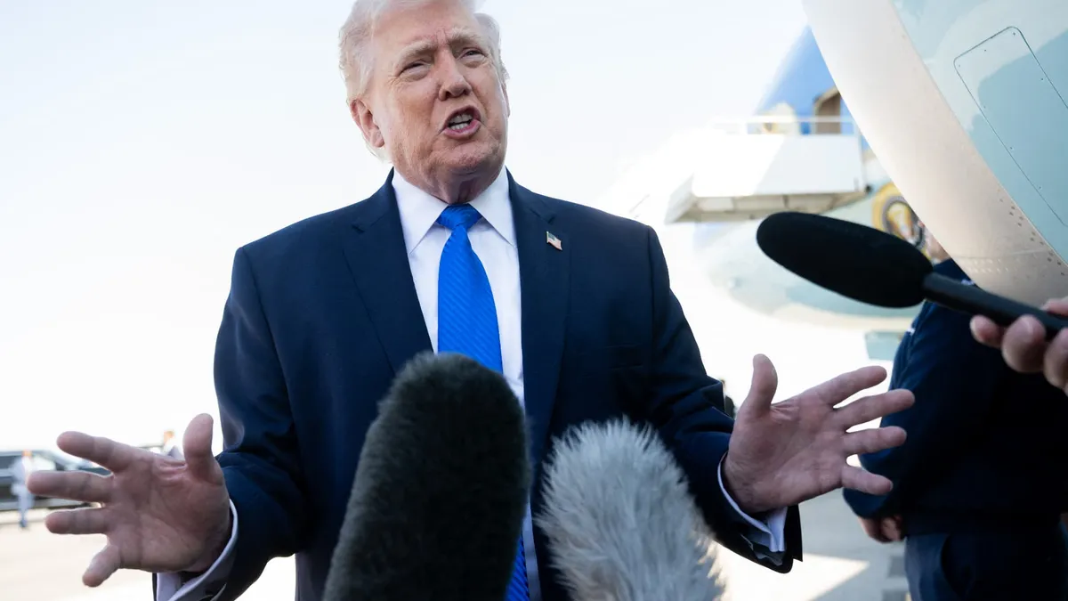 Une menace de plus pour le gaz européen: Trump menace de couper l'accès "privilégié" de l'UE à son GNL si elle ne ratifie pas l'accord commercial sur les droits de douane