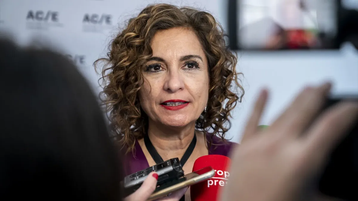
         Montero dice que el presidente andaluz convoca los comicios porque "teme el repunte del PSOE" y que dimitirá "en los próximos días" 
    