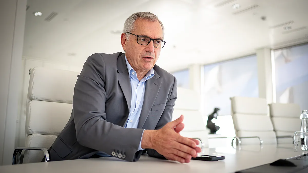 Los gigantes de la cosmética Puig y Estée Lauder negocian su fusión