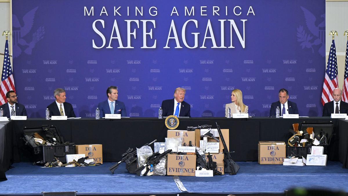 
          Trump desata el caos en los mercados tras su anuncio de tregua con Irán
      