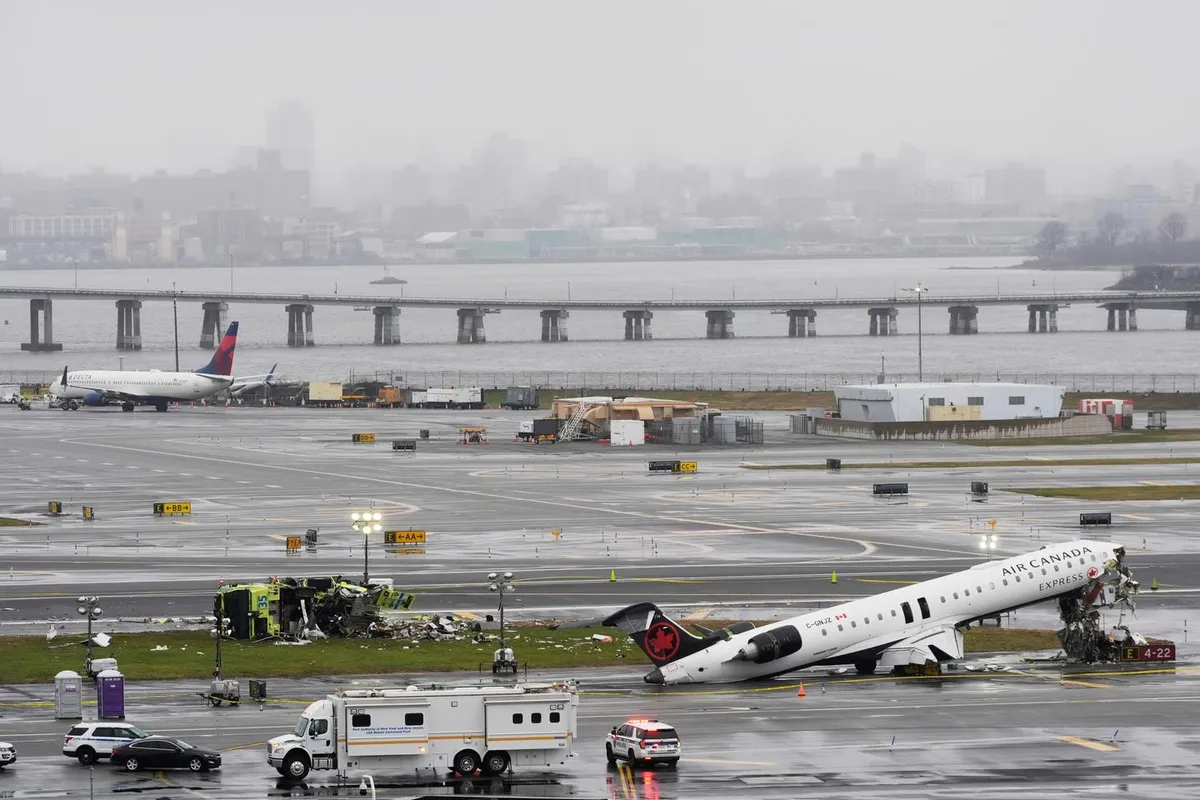 L’aéroport de LaGuardia, à New York, a rouvert lundi, au lendemain d’une collision mortelle