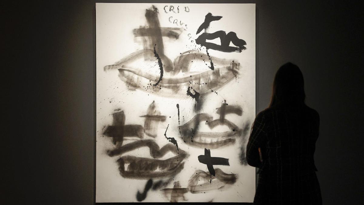 València expone cinco cuadros de Tàpies nunca vistos