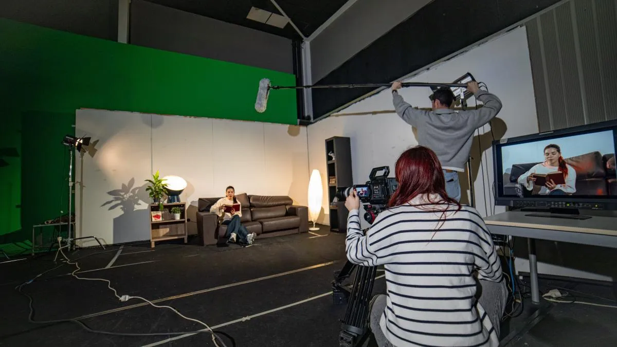 
                                                                                                           El campus que conecta talento joven e industria audiovisual
                                                                                                       
