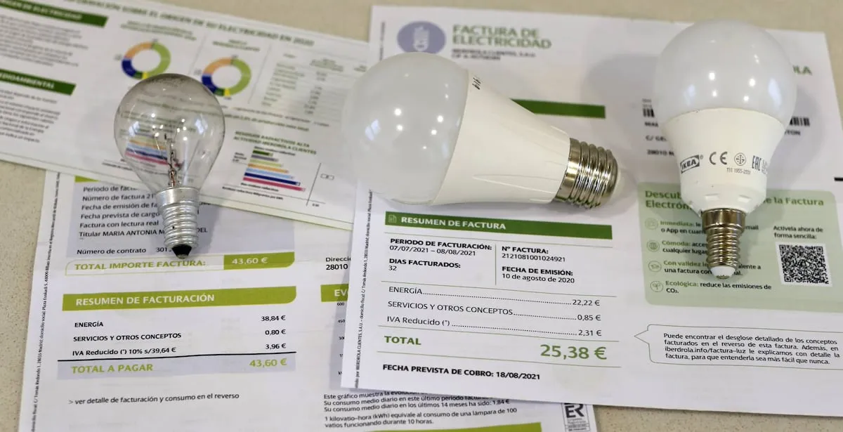 Iberdrola cambia de política y especifica en los contratos de luz el recargo por el sobrecoste antiapagón