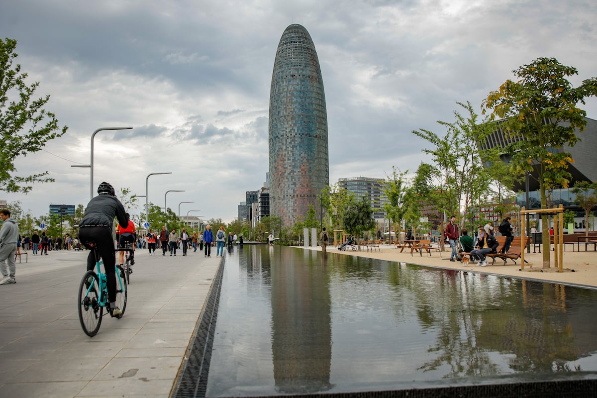 La icónica Torre Glòries de Barcelona busca inquilino tras la salida de Meta