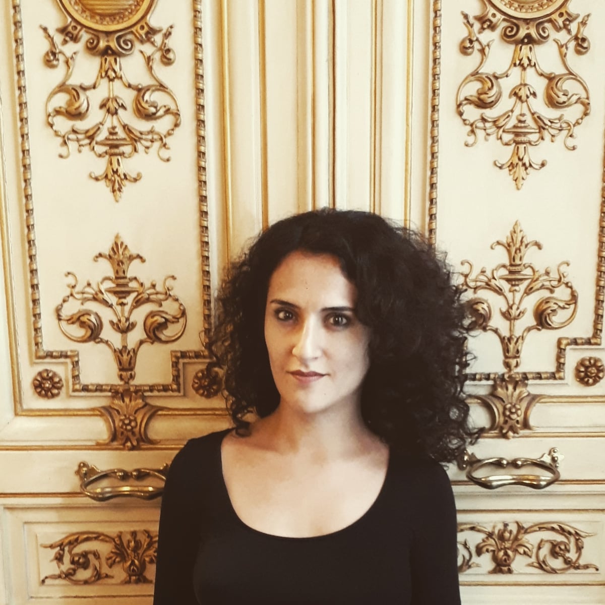 ‘La edad ridícula’, de Maryam Madjidi: chica de barrio se marea con el ascensor social