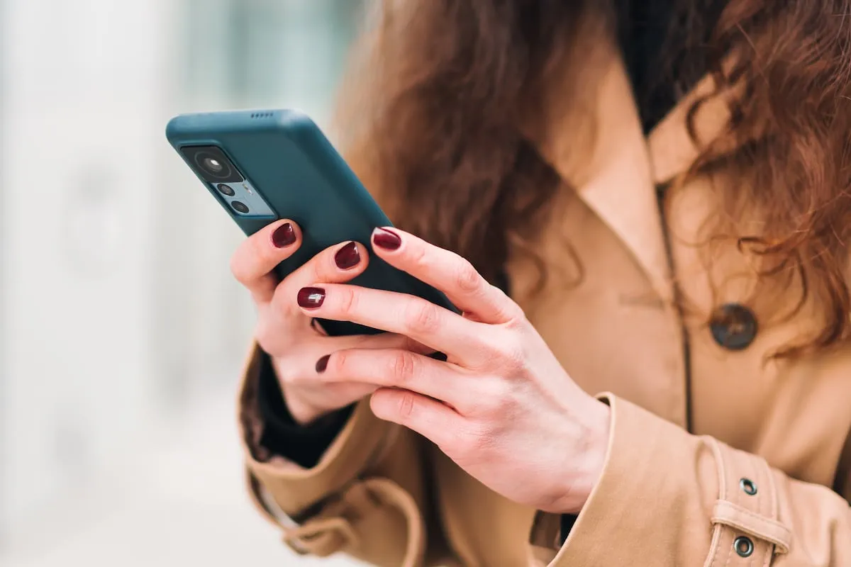 De compras por ChatGPT: cómo la IA terminará por hacernos vestir a todos igual 