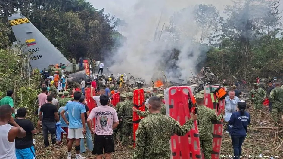 Kolumbien: Militärflugzeug mit über 120 Menschen abgestürzt