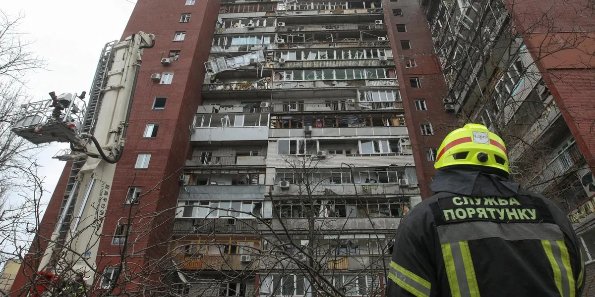EN DIRECT, guerre en Ukraine : une attaque aérienne russe massive a fait au moins cinq morts