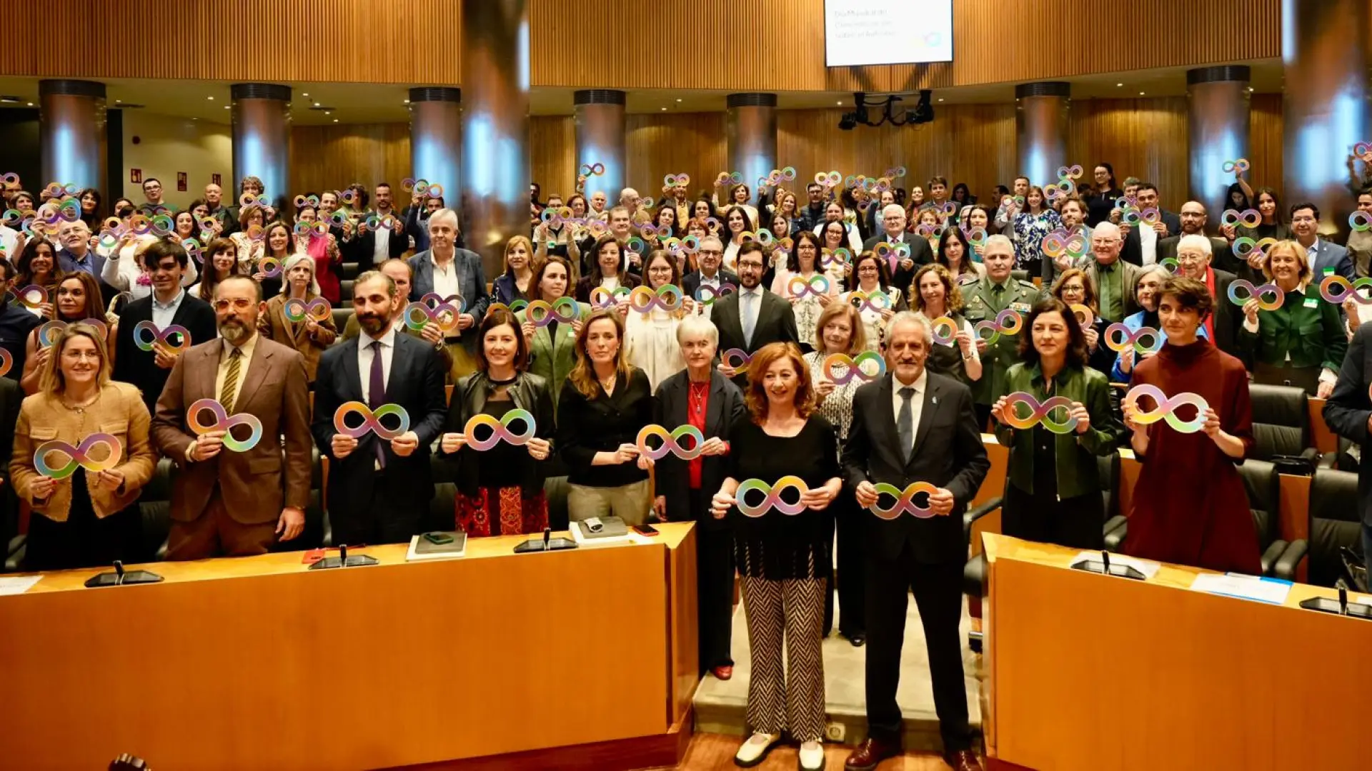 
         Las personas autistas eligen 'menos juicios y más apoyos' como lema para el 2 de abril: "Podemos aportar mucho" 
    